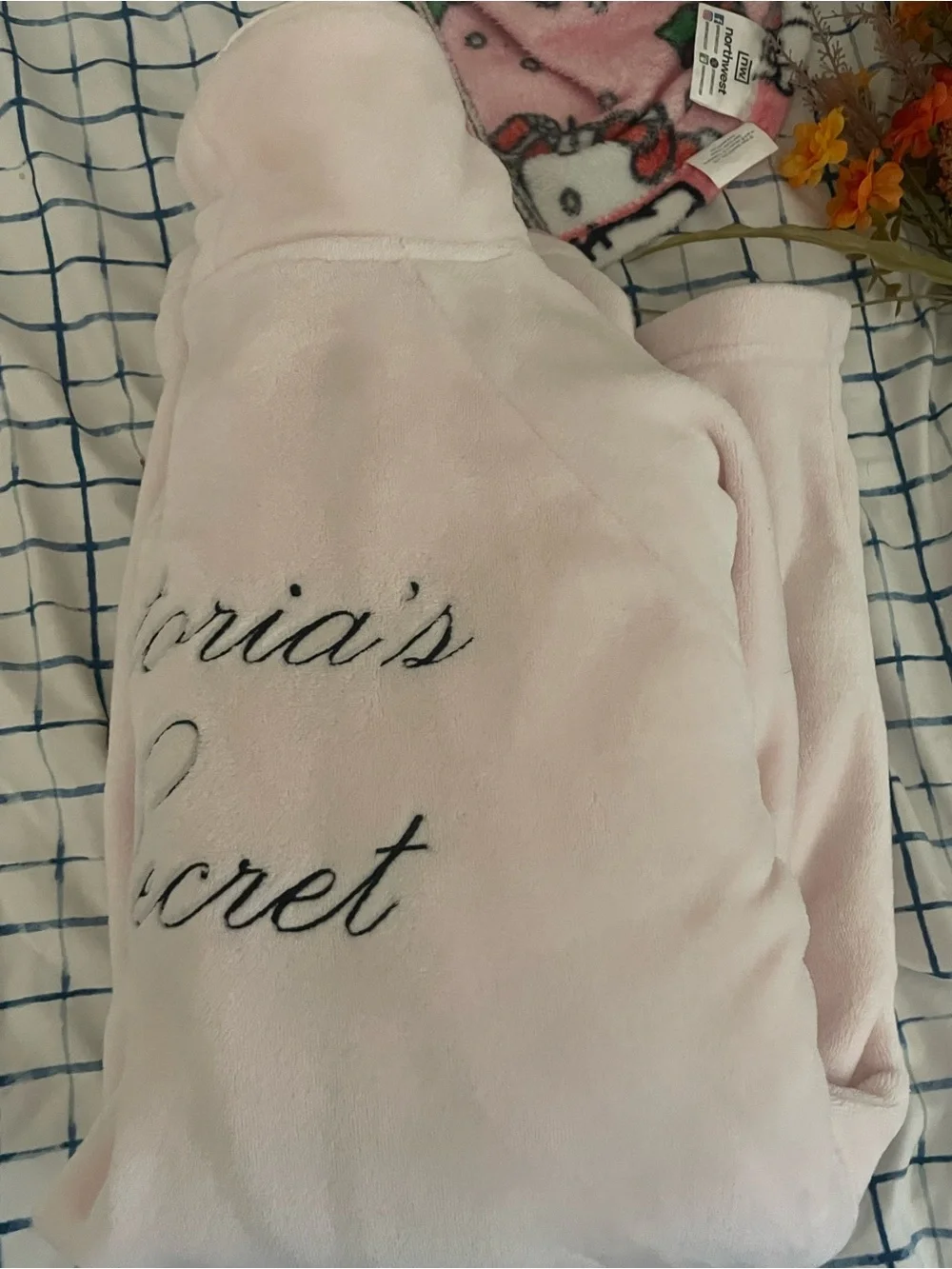 Victoria's Secret‎ Light Pink Plush Hooded Robe with Embroidered Back
